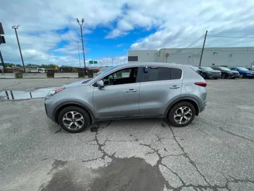 2020 Kia Sportage - image 6