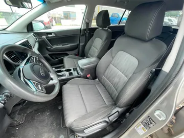 2020 Kia Sportage - image 7