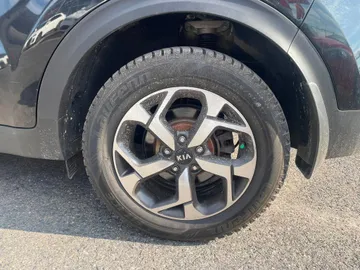 2022 Kia Sportage - image 7