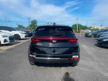 2022 Kia Sportage - image 6