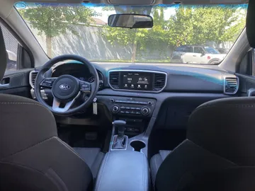 2020 Kia Sportage - image 9