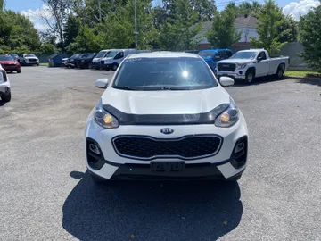 2020 Kia Sportage - image 2
