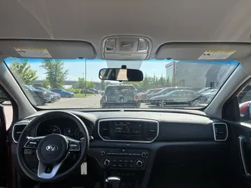 2021 Kia Sportage - image 8