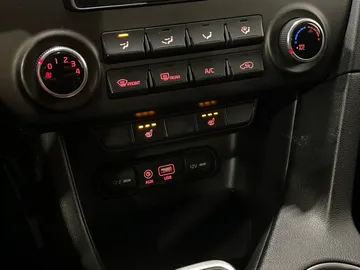 2018 Kia Sportage - image 18