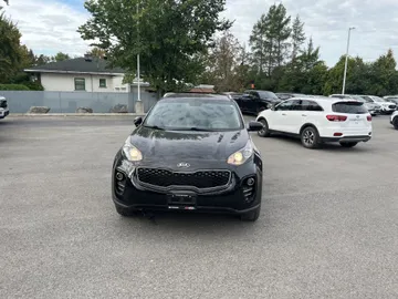 2018 Kia Sportage - image 2