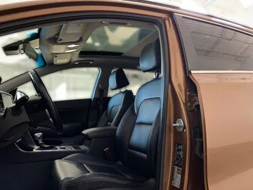 2021 Kia Sportage - image 3