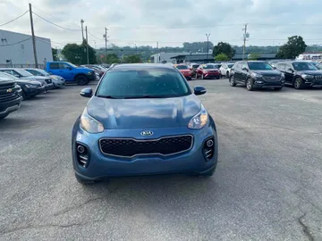 2018 Kia Sportage - image 2