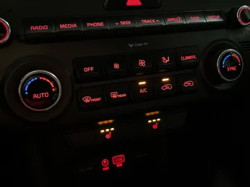 2017 Kia Sportage - image 19