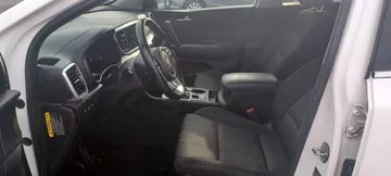 2022 Kia Sportage - image 9
