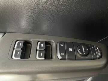 2021 Kia Sportage - image 26