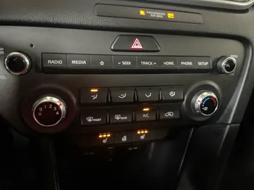 2021 Kia Sportage - image 24