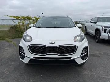 2020 Kia Sportage - image 2
