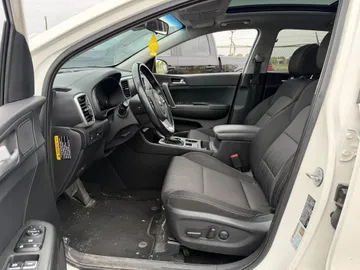 2020 Kia Sportage - image 8