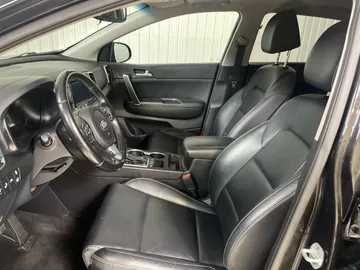2018 Kia Sportage - image 3