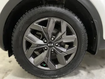 2022 Kia Sportage - image 7