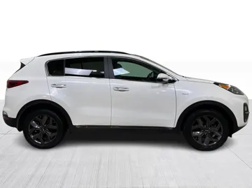 2022 Kia Sportage - image 2