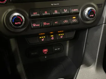 2022 Kia Sportage - image 22