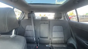 2020 Kia Sportage - image 8