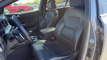 2020 Kia Sportage - image 8