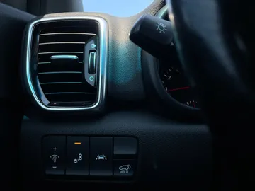 2021 Kia Sportage - image 30