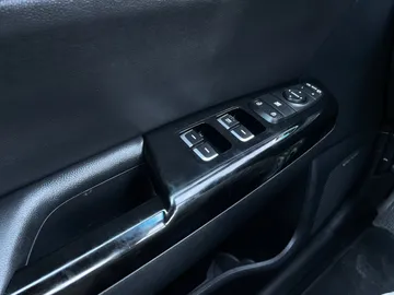 2021 Kia Sportage - image 27