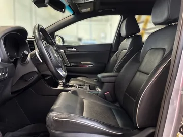 2022 Kia Sportage - image 3
