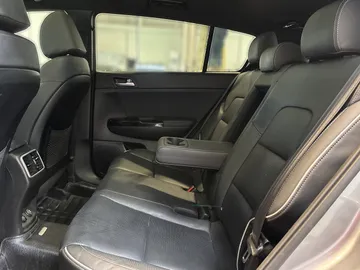2022 Kia Sportage - image 16