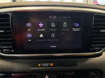 2022 Kia Sportage - image 8