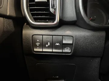 2022 Kia Sportage - image 31
