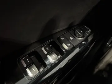2022 Kia Sportage - image 28