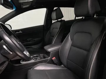 2022 Kia Sportage - image 3