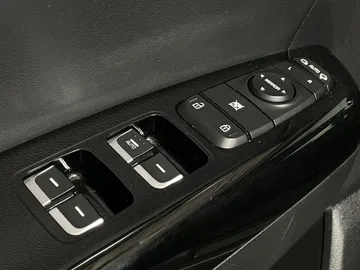 2022 Kia Sportage - image 24