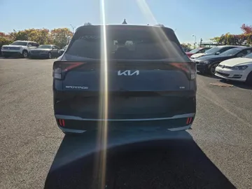 2023 Kia Sportage - image 6