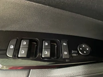 2023 Kia Sportage - image 24