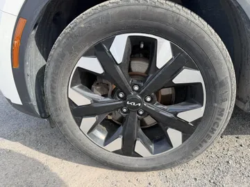 2023 Kia Sportage - image 7