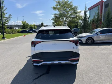 2024 Kia Sportage - image 3
