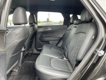 2024 Kia Sportage - image 8
