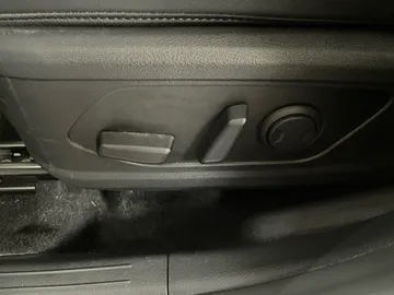 2023 Kia Sportage - image 21