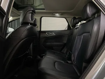 2023 Kia Sportage - image 16