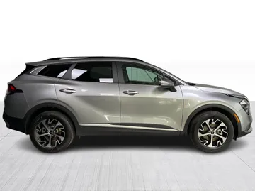 2023 Kia Sportage - image 2