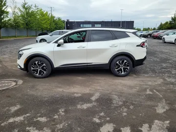 2023 Kia Sportage - image 4
