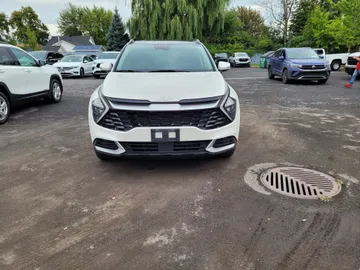 2023 Kia Sportage - image 2