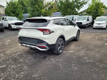 2023 Kia Sportage - image 3