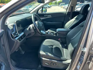 2023 Kia Sportage Hybrid - image 8