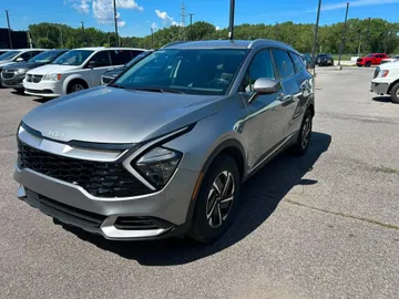 2023 Kia Sportage Hybrid - image 3