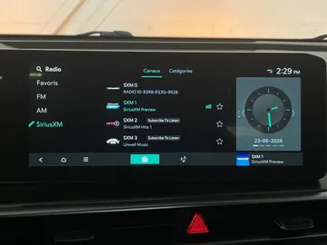 2025 Kia Sorento Hybrid - image 29