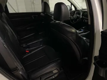 2025 Kia Sorento Hybrid - image 15