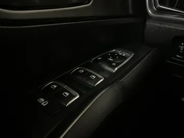 2025 Kia Sorento Hybrid - image 25