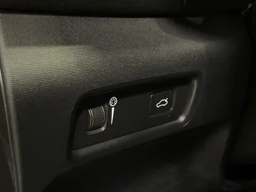 2022 Polestar 2 - image 29