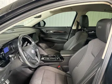 2022 Buick Envision - image 3